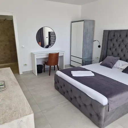 Ξενοδοχείο με διαμερίσματα Pool Golful Francez *