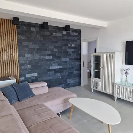 Ξενοδοχείο με διαμερίσματα Pool Golful Francez Schitu