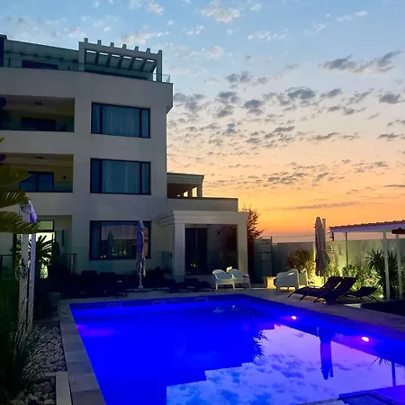 Ξενοδοχείο με διαμερίσματα Pool Golful Francez *